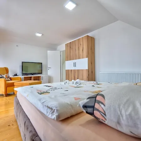 Holiday home Idila Zaovinskog Jezera *